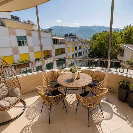 Spacious With Mountain View Terrace Apartamento Mostar